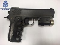 Detenido un menor en Dos Hermanas por amenazar con un arma simulada a profesores de un instituto