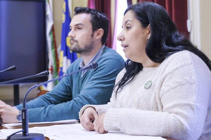 Los ediles Martin Vila y Ana Fernández del Ayuntamiento de Cádiz