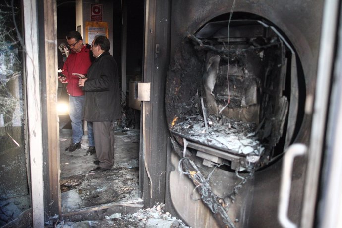 Un cajero destrozado en Lavapiés (Madrid) tras los disturbios