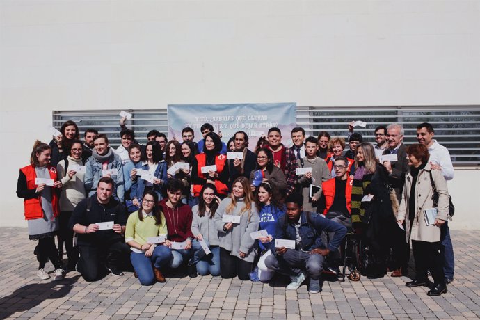 Imagen grupal de 'La maleta invisible' en Loyola Andalucía