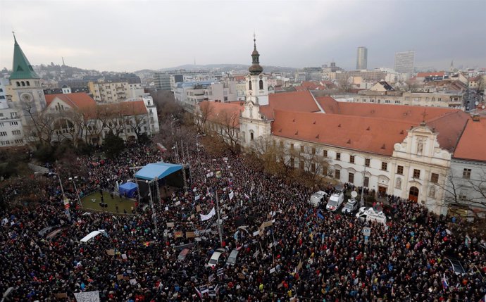 Manifestación en Bratislava para reclamar elecciones anticipadas en Eslovaquia