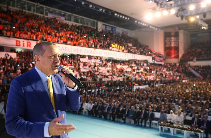 El presidente turco, Recep Tayyip Erdogan, en un acto del AKP