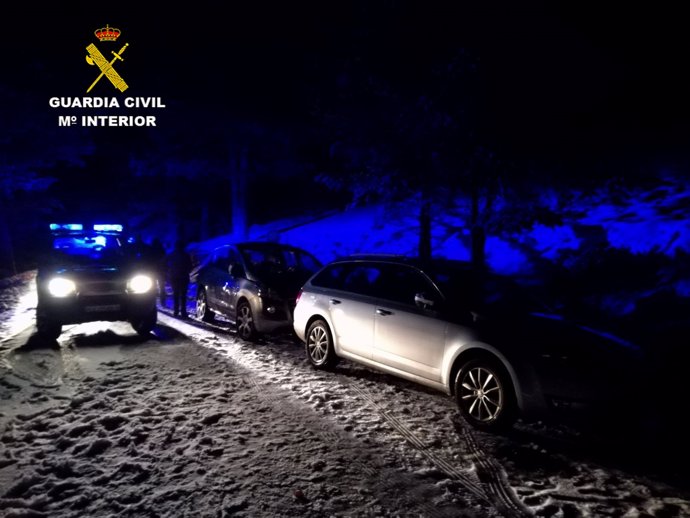 La Guardia Civil Rescata A 11 Personas Aisladas En La Nieve En Plena Noche En El