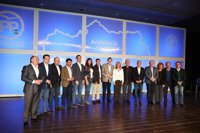 Rajoy dice que al PP no le importan los demás partidos porque "dependemos de nuestro esfuerzo e ilusión" para ganar