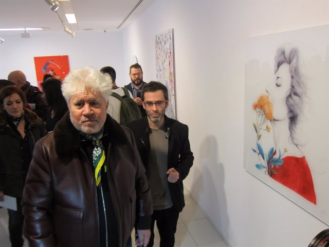 Pedro Almodóvar visita la exposición en Cáceres                    