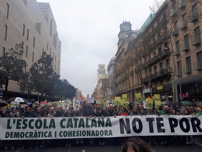 Manifestación en Barcelona en defensa del modelo de escuela catalana