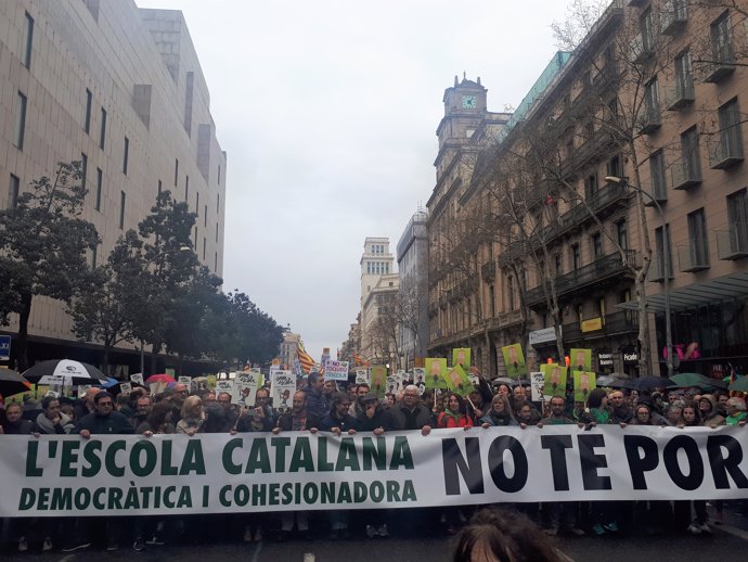 Manifestació a Barcelona en defensa del model d'escola catalana