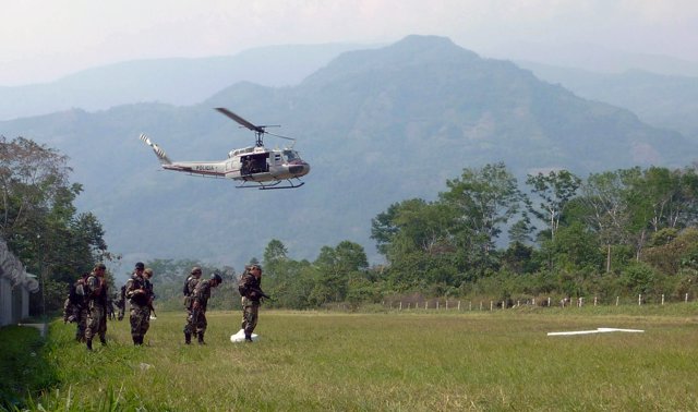 Policía peruana antinarcóticos 