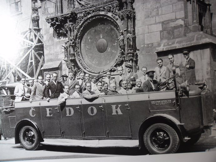 Libro Miguel Caballero 1933 promoción diplomáticos República