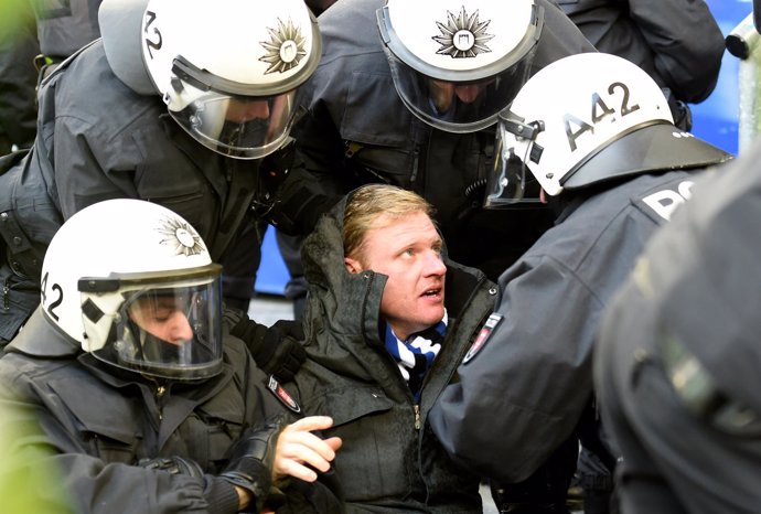 Hincha del Hamburgo detenido por la Policía 
