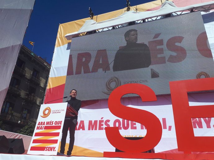 Manuel Valls interviene en la manifestación de SCC
