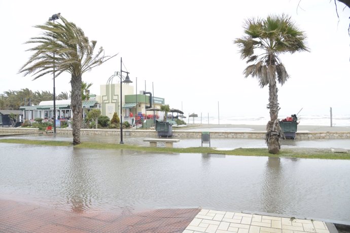 Oleaje temporal viento litoral málaga anegados chiringuitos