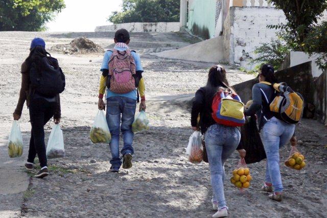 Marlon Carrillo y otros vendedores venezolanos cruzan a Cúcuta 