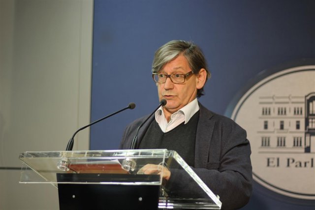 Diputado socialista Vicenç Thomàs en rueda de prensa