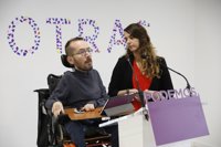 Podemos pide bajar los sueldos de los diputados y critica la propuesta de Pedro Sánchez