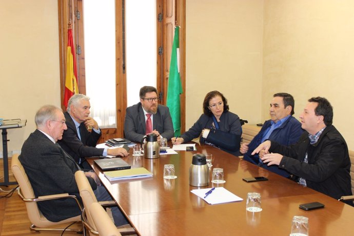 El consejero de Agricultura de la Junta de Andalucía se reúne en Almería