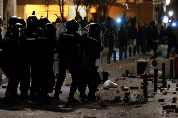 Disturbios en Lavapiés (Madrid) tras la muerte de un mantero