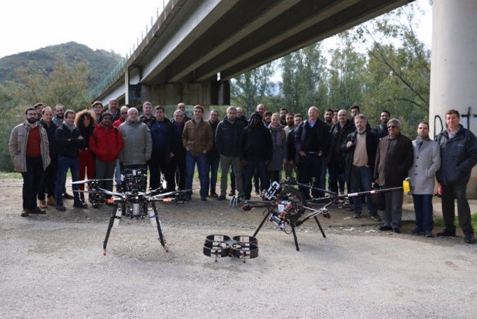 Primer vuelo experimental de dron para inspeccionar puentes