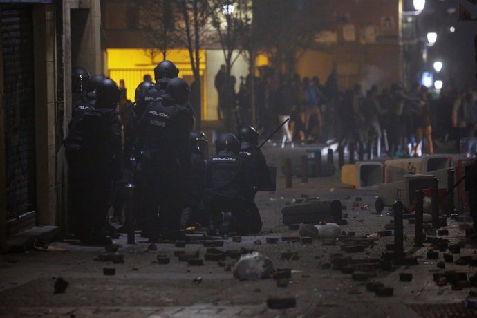 Disturbios en Lavapiés (Madrid) tras la muerte de un mantero
