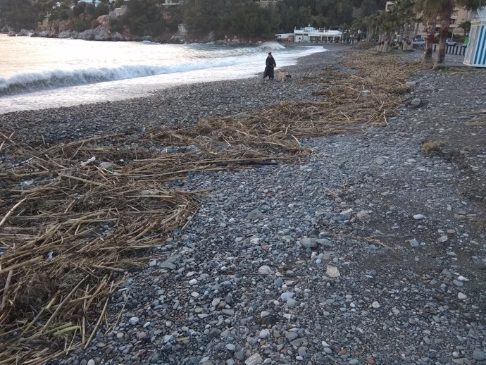 Playa de La Herradura tras el temporal