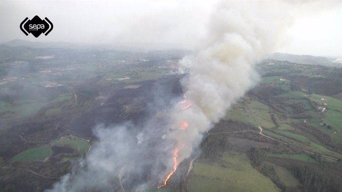Recurso de un Incendio forestal en La Fresneda, Siero, ocurrido en 2015