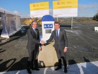 De la Serna llega a Galicia cargado de anuncios y sitúa en julio la supresión del peaje de Redondela