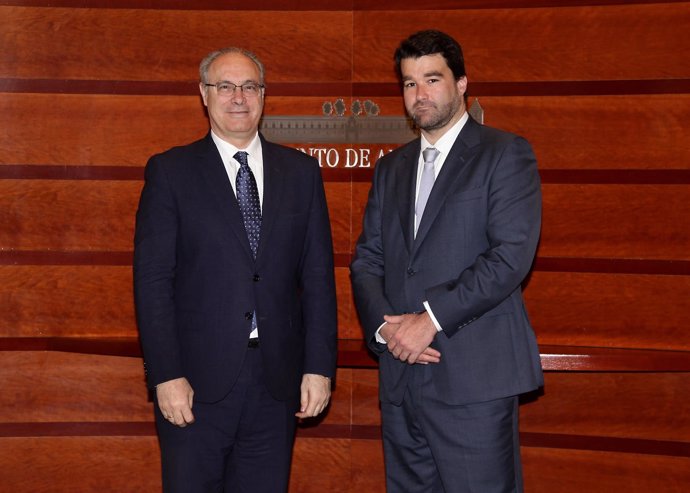 Durán y el cónsul de Portugal en el Parlamento andaluz