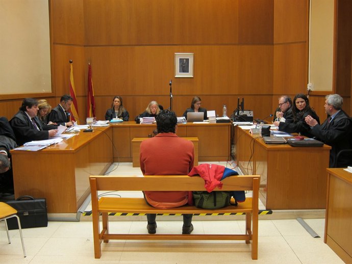 Judici per violar una anciana a Barcelona