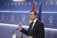 El PP ve una "vergüenza" que la oposición llame a Cifuentes al Congreso para "lincharla"