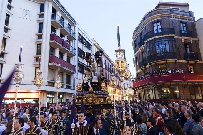 La Hermandad De La Quinta Angustia Entrando En Campana