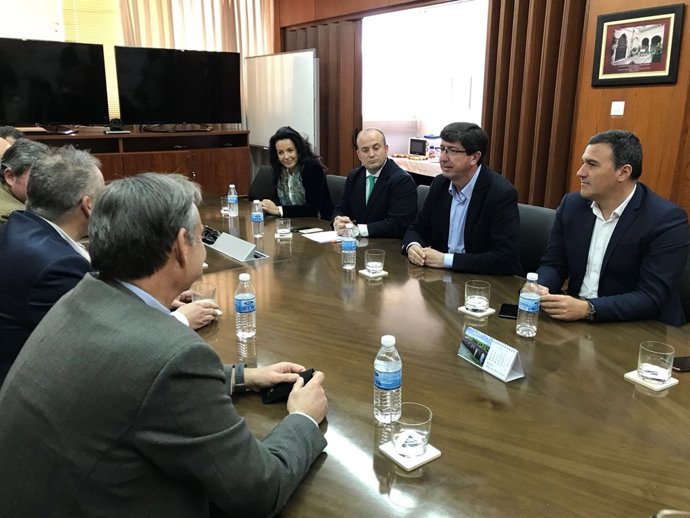 Juan Marín, en una visita a la cementera de Niebla. 