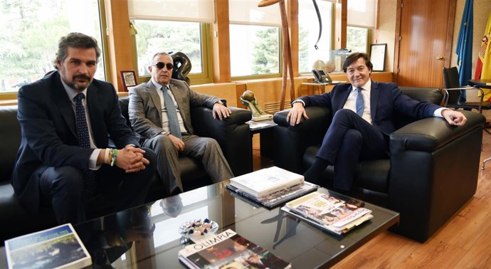 José Ramón Lete y Alejandro Blanco con el portavoz del PP en el CSD