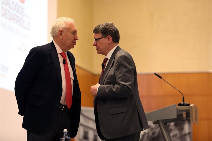 Los exministros García-Margallo y Jordi Sevilla