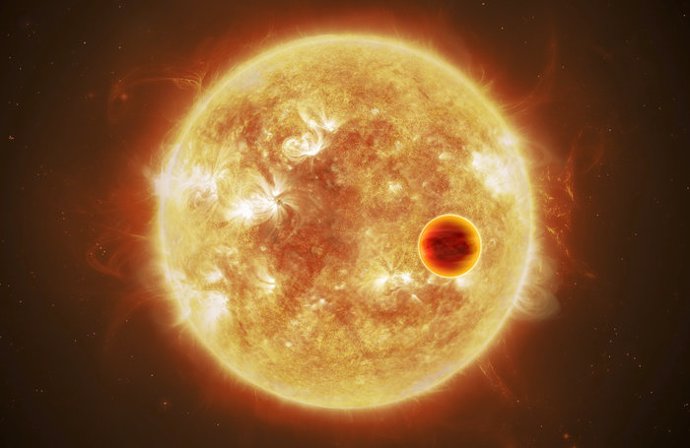 Impresión artística de un exoplaneta caliente transitando a su estrella