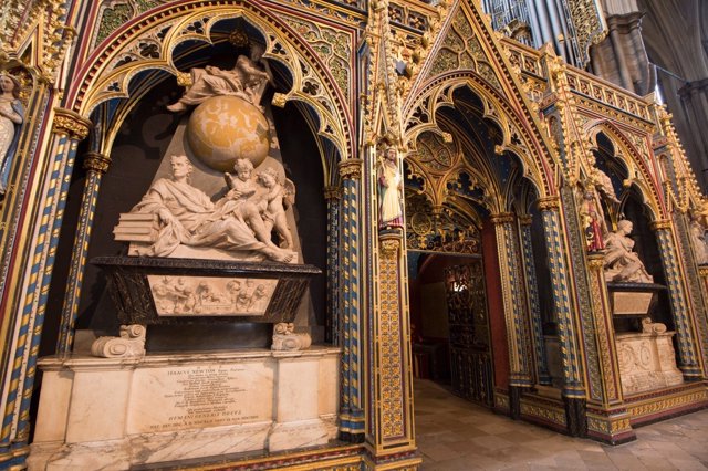 Memorial de Isaac Newton en la Abadía de Westminster