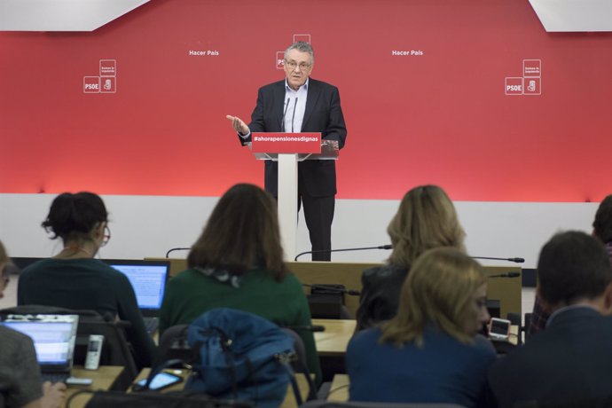 Rueda de prensa del secretario de Economía del PSOE Manuel Escudero 