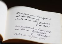 El Día Mundial de la Poesía se celebra hoy para recordar que "no es un lujo"