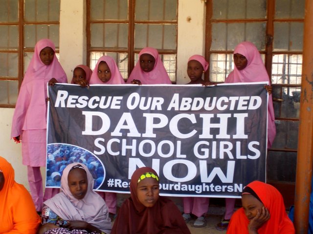 Cartel pidiendo la liberación de las niñas secuestradas en Dapchi por Boko Haram