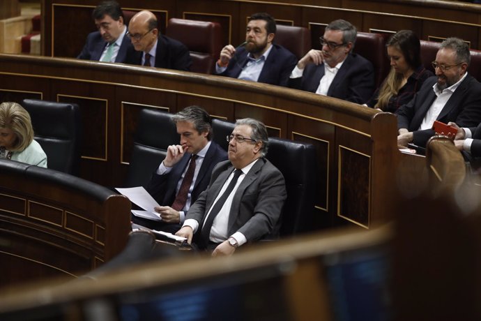 Los ministro Iñigo de la Serna y Juan Ignacio Zoido en la sesión de control