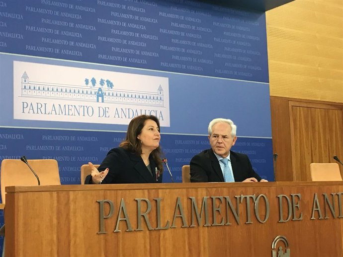 Carmen Crespo y José Antonio Miranda, del PP-A, en rueda de prensa 