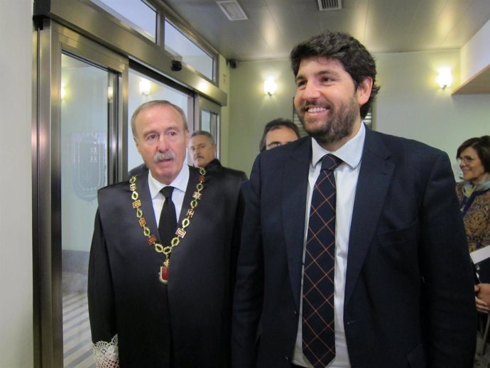 Gómez Fayrén junto al presidente López Miras                             