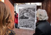 Foto: Brasil.- La concurrida calle Toro de Salamanca se convierte en un improvisado museo para mostrar imágenes de Sebastião Salgado