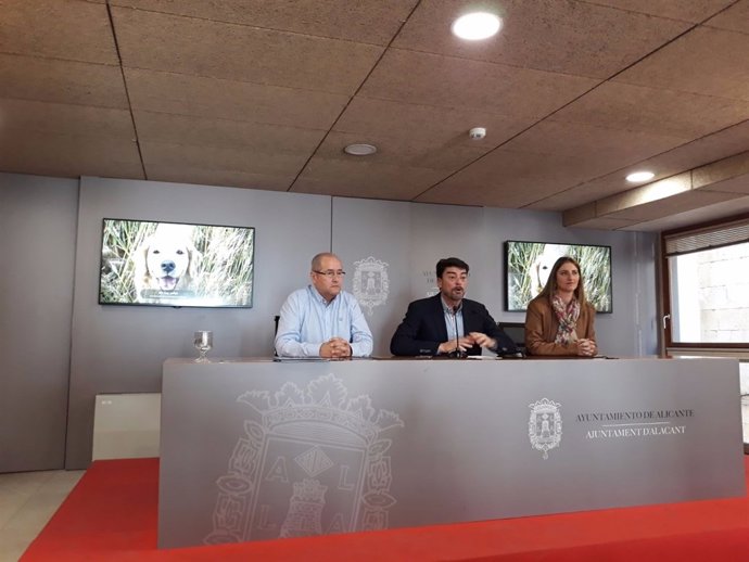 Luis Barcala, este miércoles, entre De España (izq) y González (dcha)