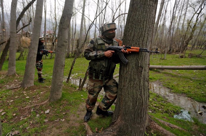 Foto de los militares indios en el enfrentamiento contra milicianos en Cachemira