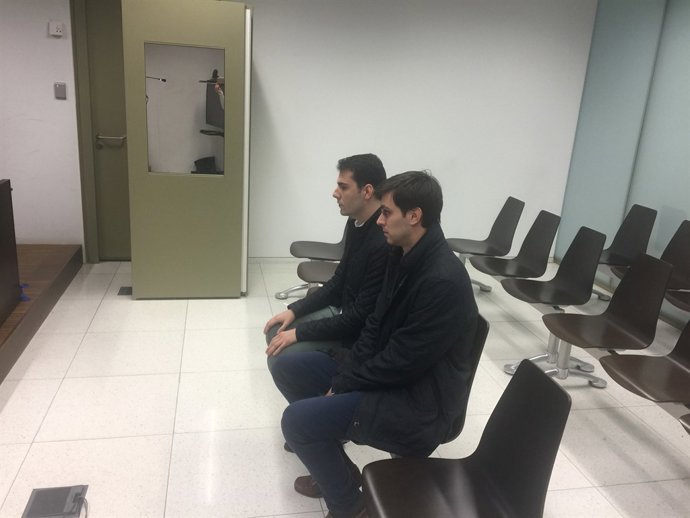 Judici a dos homes per donar una puntada a una dona en la Diagonal