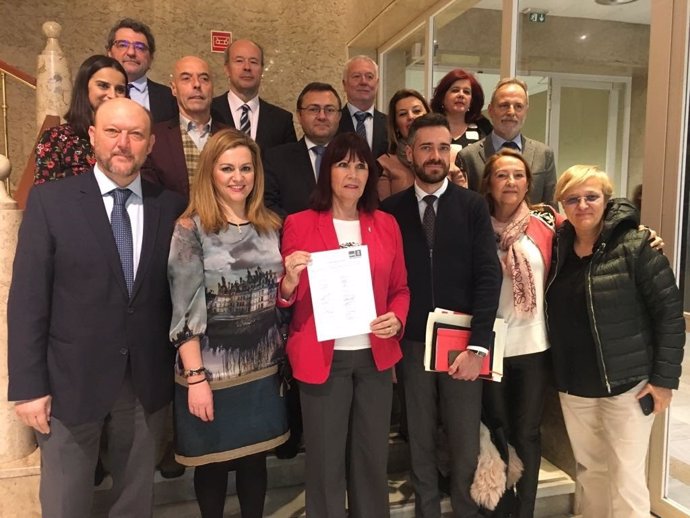 Micaela Navarro y diputados andaluces del PSOE
