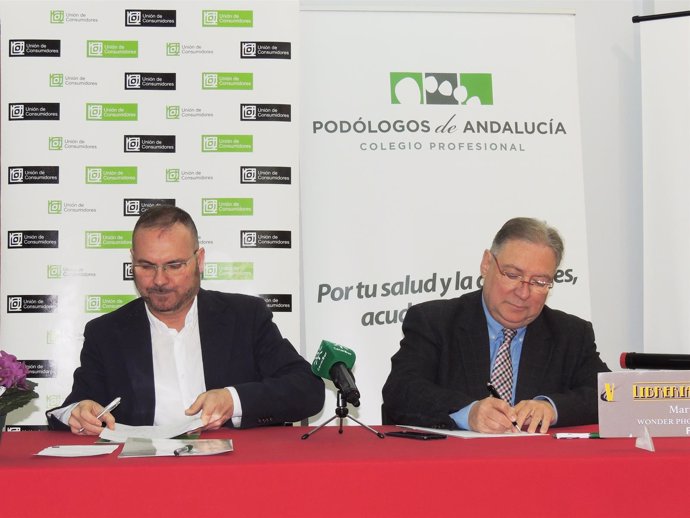 Convenio entre podólogos de Andalucía y consumidores