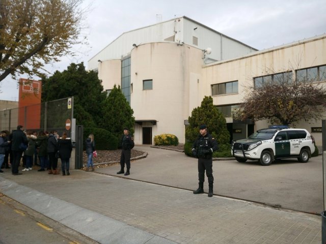 Registro de Guardia Civil en la sede de Unipost de L'Hospitalet de Llobregat