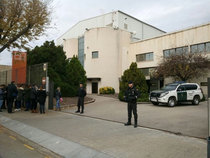 Registre de Guàrdia Civil a la seu d'Unipost de L'Hospitalet de Llobregat