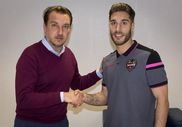 Rubén Rochina refuerza al Levante hasta final de temporada